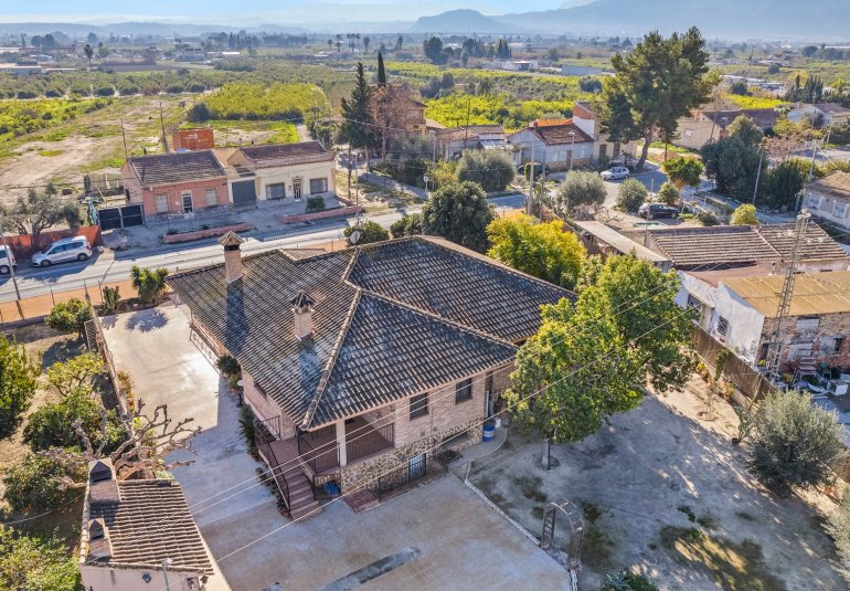 Reventa - Finca -
Beniel - Carretera de Beniel
