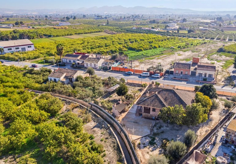 Reventa - Finca -
Beniel - Carretera de Beniel