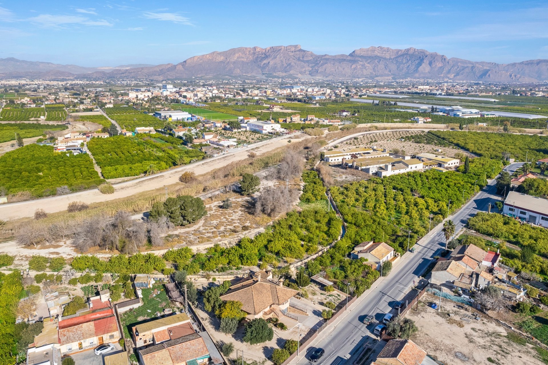 Reventa - Finca -
Beniel - Carretera de Beniel