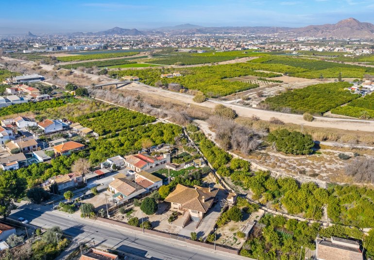 Reventa - Finca -
Beniel - Carretera de Beniel