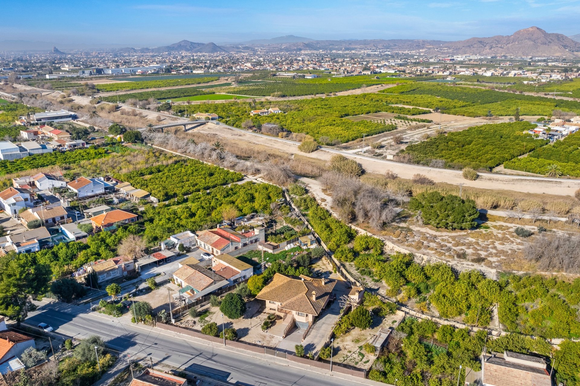 Reventa - Finca -
Beniel - Carretera de Beniel