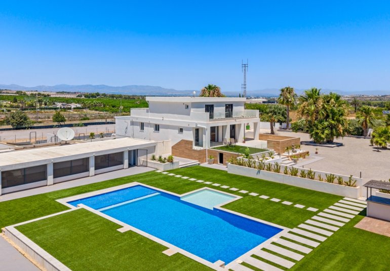 Reventa - Finca -
Los Montesinos - La herrada