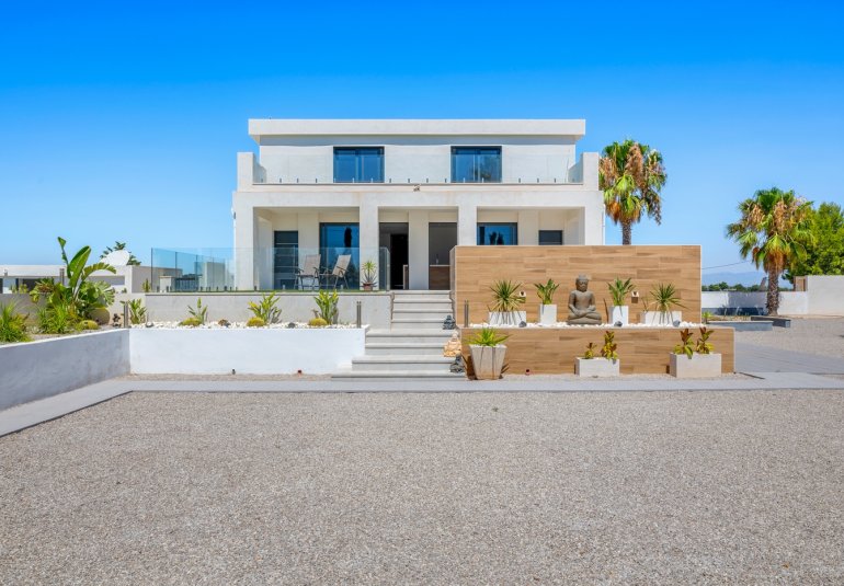 Reventa - Finca -
Los Montesinos - La herrada
