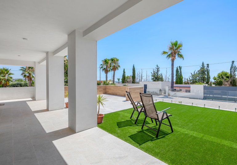 Reventa - Finca -
Los Montesinos - La herrada