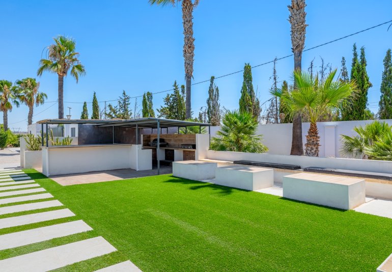 Reventa - Finca -
Los Montesinos - La herrada