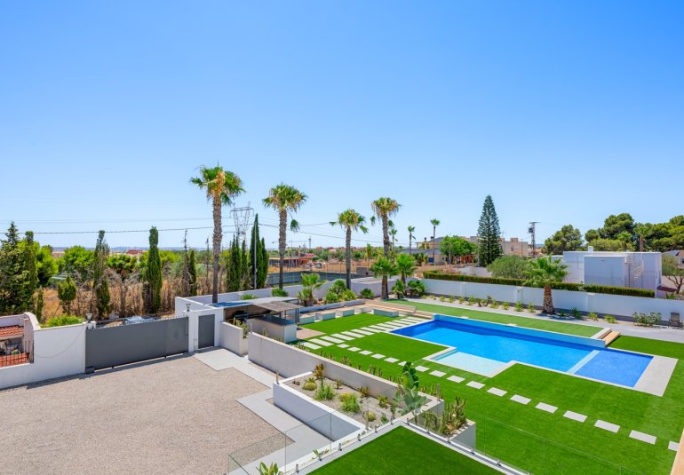 Reventa - Finca -
Los Montesinos - La herrada