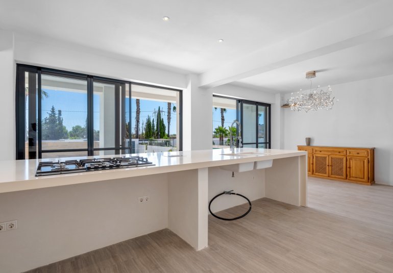 Reventa - Finca -
Los Montesinos - La herrada