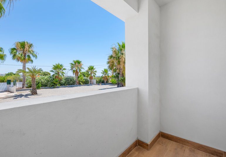Reventa - Finca -
Los Montesinos - La herrada