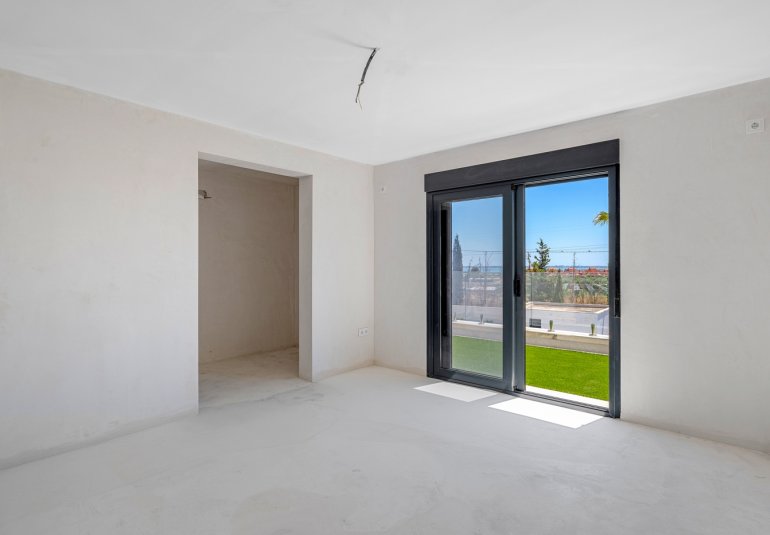 Reventa - Finca -
Los Montesinos - La herrada