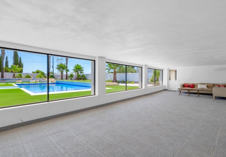 Reventa - Finca -
Los Montesinos - La herrada