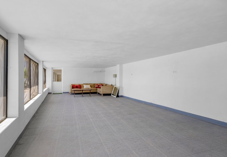 Reventa - Finca -
Los Montesinos - La herrada