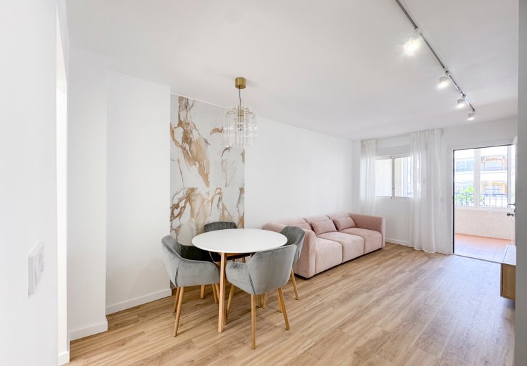 Reventa - Piso -
Orihuela Costa - Los Altos