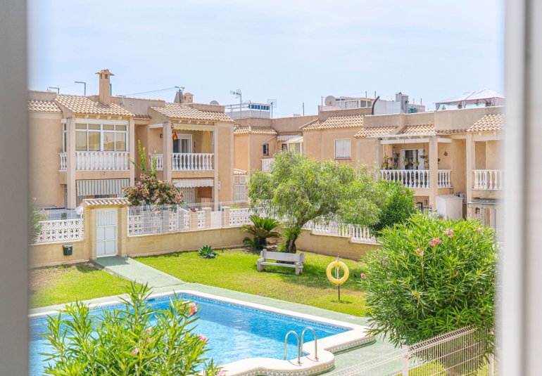 Reventa - Piso -
Torrevieja