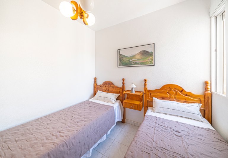 Reventa - Piso -
Torrevieja