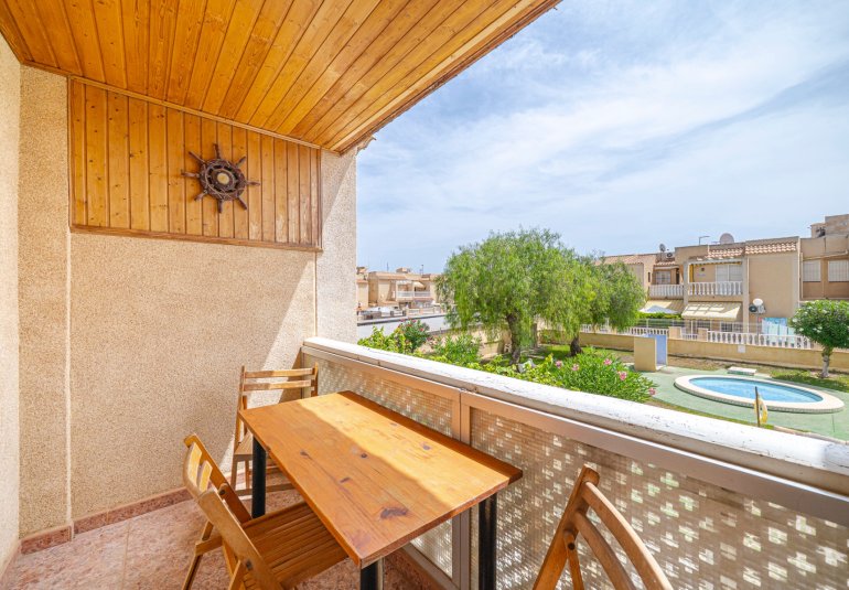 Reventa - Piso -
Torrevieja