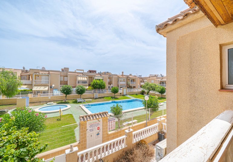 Reventa - Piso -
Torrevieja