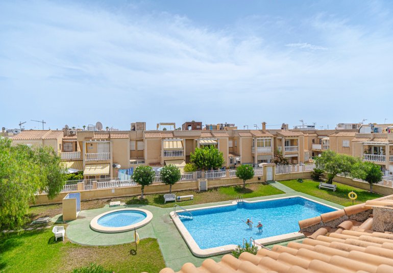 Reventa - Piso -
Torrevieja