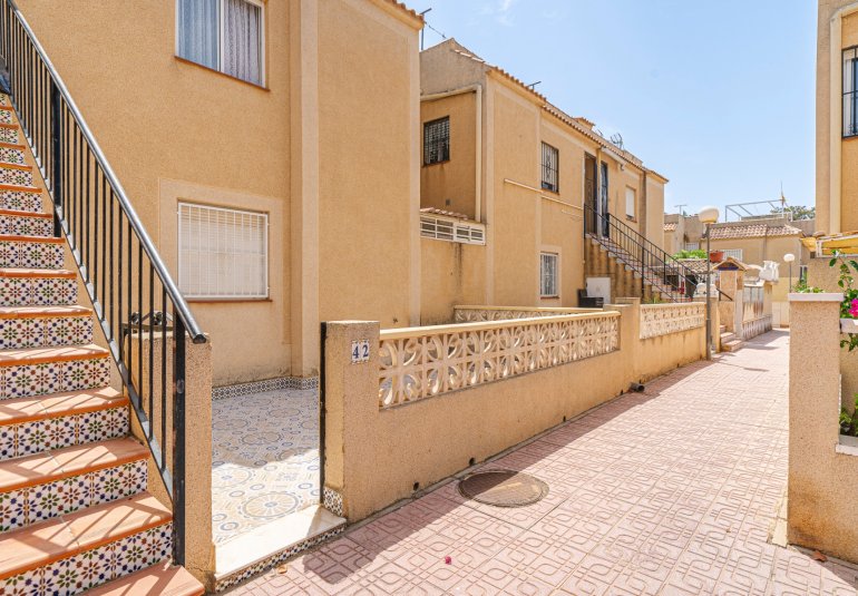 Reventa - Piso -
Torrevieja