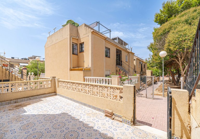 Reventa - Piso -
Torrevieja
