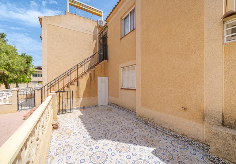 Reventa - Piso -
Torrevieja
