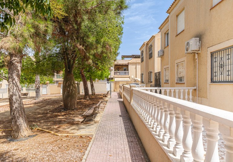 Reventa - Piso -
Torrevieja