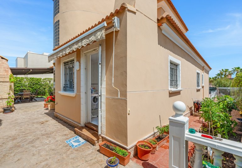 Reventa - Villa -
Torrevieja - La Mata