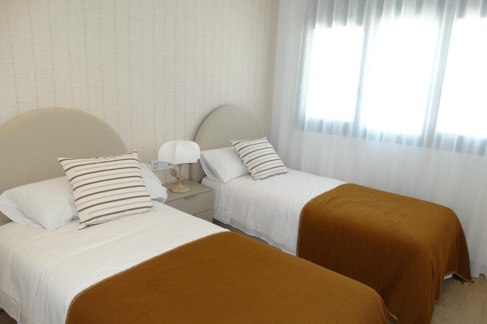 Rynek Pierwotny - Bungalow -
Pilar de la Horadada - pueblo