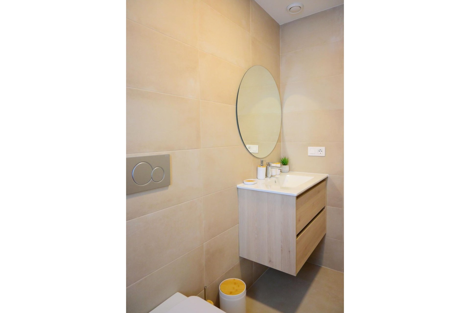 Rynek Pierwotny - Villa -
Dolores - polideportivo