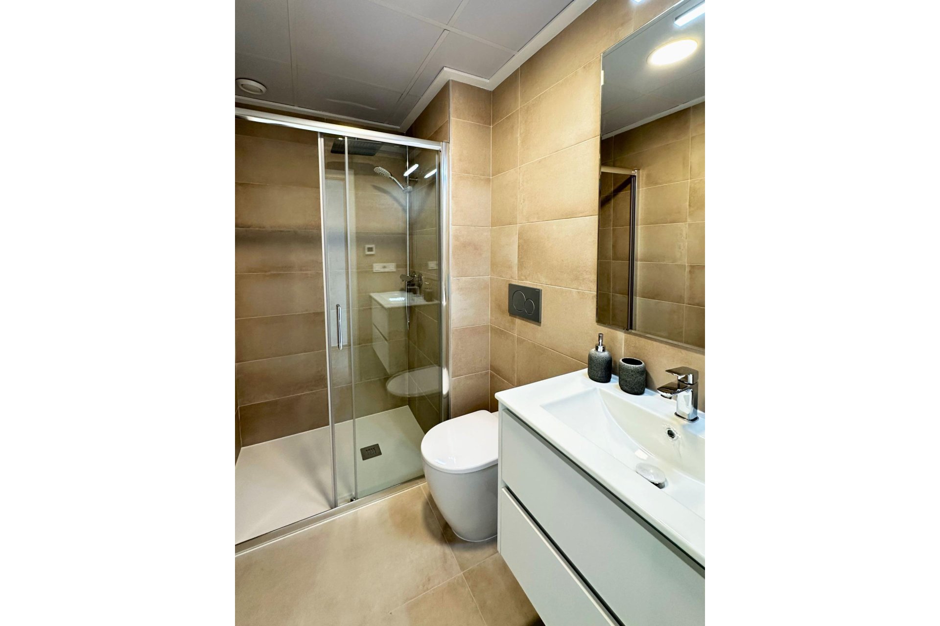 Rynek Pierwotny - Villa -
Dolores - polideportivo