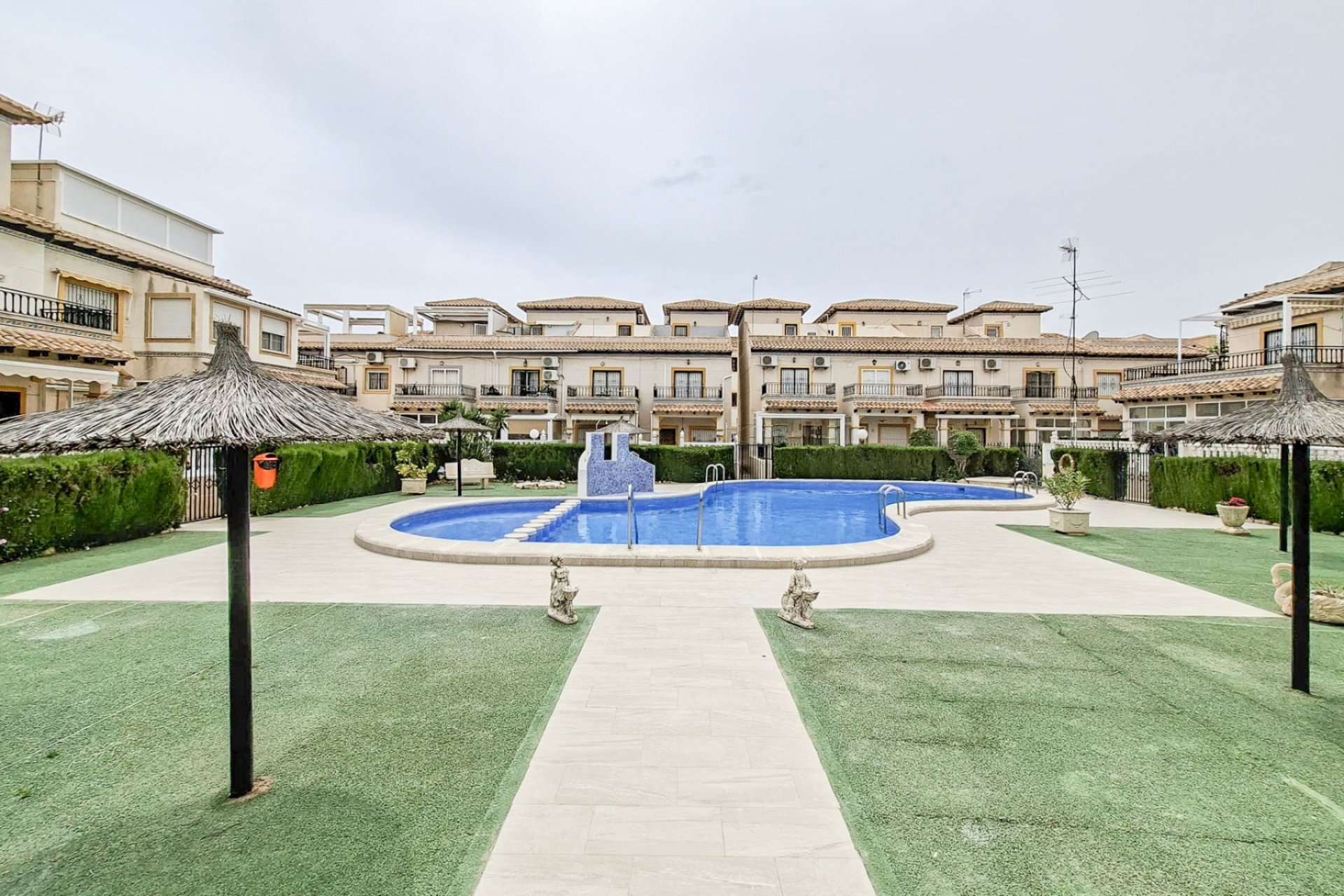 Rynek Wtórny - Bungalow -
Orihuela Costa