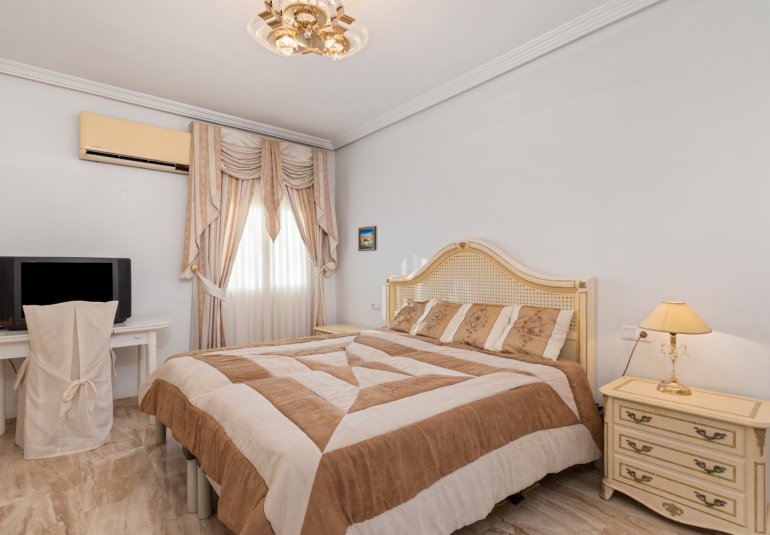 Rynek Wtórny - Szalet -
Ciudad Quesada - Rojales - Doña pepa