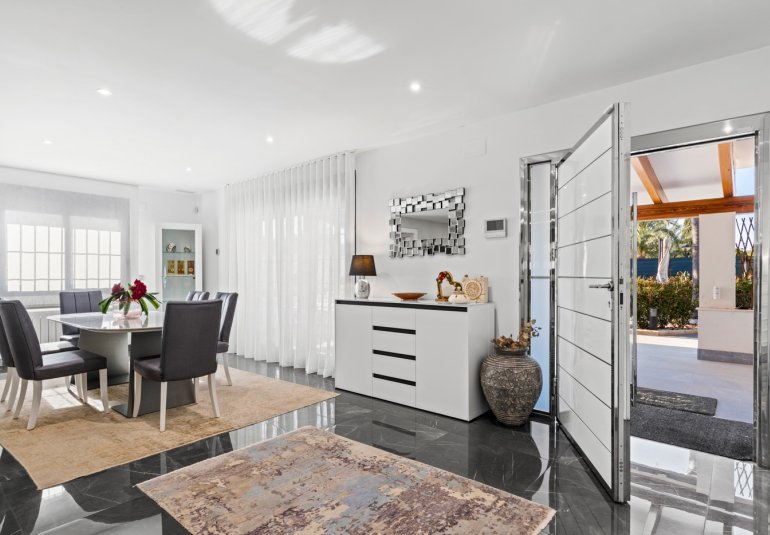Rynek Wtórny - Villa -
San Juan Alicante - Frank Espinós