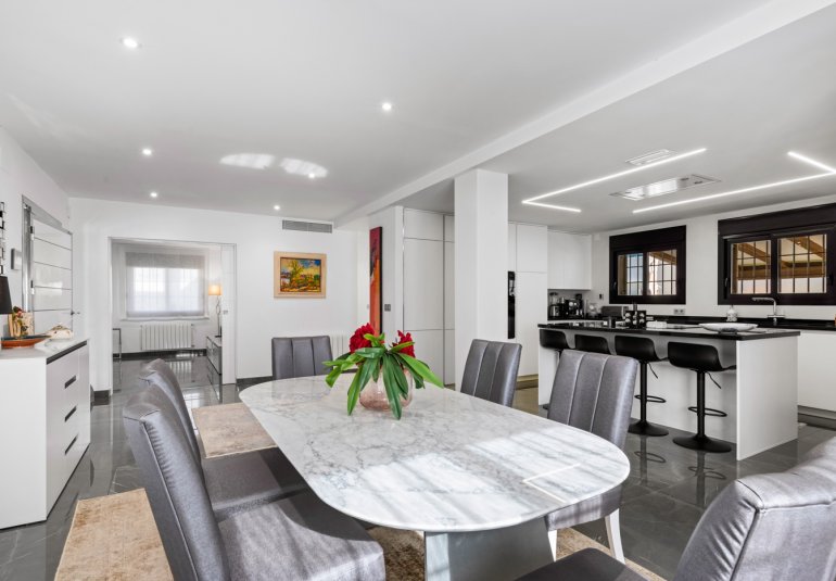 Rynek Wtórny - Villa -
San Juan Alicante - Frank Espinós