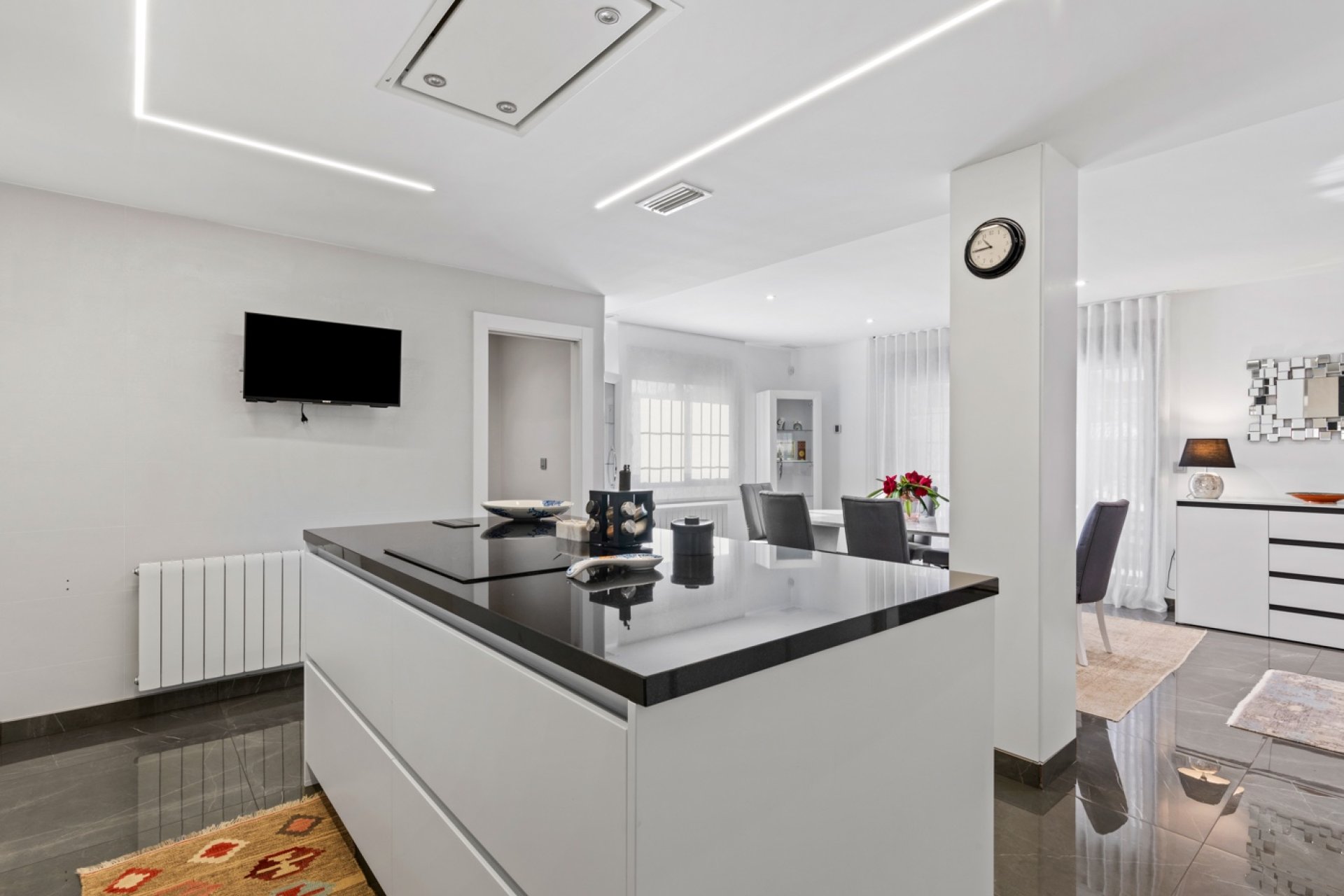 Rynek Wtórny - Villa -
San Juan Alicante - Frank Espinós