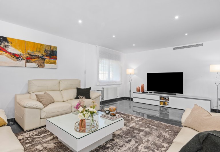 Rynek Wtórny - Villa -
San Juan Alicante - Frank Espinós