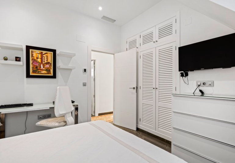 Rynek Wtórny - Villa -
San Juan Alicante - Frank Espinós